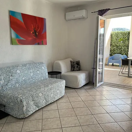 Apartment Mlinar-one Bedroom Seaview