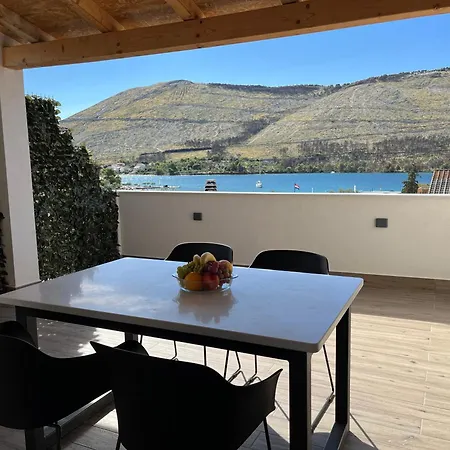 Mlinar-one Bedroom Seaview 아파트